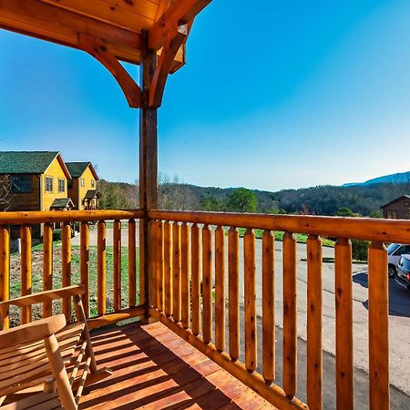 Full Equipped Cabin With A Pool And Game Room Smokies Views Гатлинбург Экстерьер фото